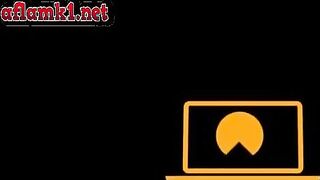 البنت قاعده عالسرير مفلقسه طيزها بجسمها الفرنساوي وحبيبها حاضنها من ضهرها ولافف ايده حولين بطنها  سكس مصري وهما الاتنين لاصقين في بعض رايحين جايين