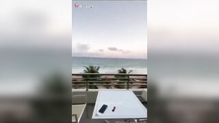 البنت في العربيه بتتكلم فيديو مع حبيبها وهي بتشسوق وبتقوله انا تعبانه وجيالك في الطريق عيزاك تكشفلي علي ك سكس مصري سي ال بياكلب فيا ومش عارفه اوقف لعب فيه