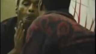 البنت قاعده عالارض رافعه رجلها وبتلعب في كسها وبتنزل لبنها علاطول كتار كانو واك سكس مصري لين كيسها وماسكه المناديل عالارض وبتمسح