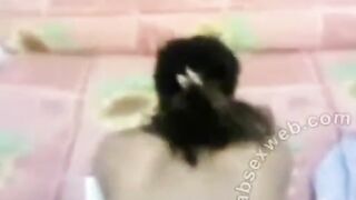 الواد واقف ومنزل بنطلونه واخته المتناكه تحته ماسكه زوبره بتدخله وتطلعه في بو سكس مصري قها وتلحس فيه وهو مغمض عينه ومتكيف منها