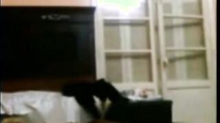 المتناكه قاعده علي بطنها عالسرير وماسكه السيجاره الالكتروني وبتنفخ الدخان في زوبر حبيبها وهو مطلعه من الشورت وبيحمبط كل م سكس مصري اتنفخ فيه وهي تمصه بعدها وتحطه في بوقها