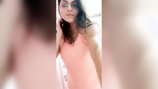 الطالبه المتناكه بتفتح كاميرا وهي في اوضتها لوحدها للمدرس بيشوفها بالاندر الاسود وبينام معا سكس مصري ها كاميرا كانه حاضر معاها لغايه مينزلهم