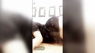 البنت الفاجره فاتحه لايف وبتفرج شعرها الطويل للرجاله وهي بتميله وتلعب فيه وت سكس مصري فرده بتجزب الناس ليها بحركاتها المتناكه