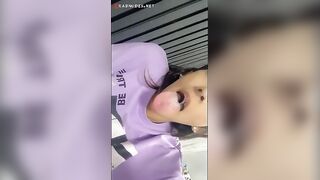 المتنالكه لابسه الترينج وقاعده بتطلع في لسانها الطويل لبره وتحط عليه ت سكس مصري فه وزباده من بوقها كانه لبن مكبوب جواها