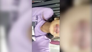 المتنالكه لابسه الترينج وقاعده بتطلع في لسانها الطويل لبره وتحط عليه ت سكس مصري فه وزباده من بوقها كانه لبن مكبوب جواها