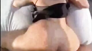 في موقع عربجي وبس بتشوف البرنسيسه وهي مفلقسه طيزها البيضه وبتتناك وهي طيزها  سكس مصري بتتهز وتترعش جامد من النيك والحركه فيها