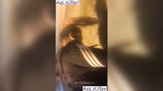 البنت ماشيه في الليل مروحه البيت وبيطلع عليها احمد الخول ويقطع طر سكس مصري يقها وبينومها عالارض موقعها بينام معاها