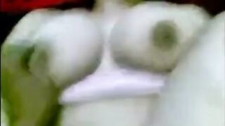 الطالبه طالعه من الدرس بتاعها بالليل مروحه بيتها وبيطلع عليها واحد موقعها عالارض وبينام عليها ز سكس مصري وبره بياكله وبيقوم ناكته في كسها فاتحها