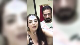 الممثله فيفي عبده وهي في اول بدايتها للانحراف بتشوفها وهي بت سكس مصري تناك من المخرج بتاعها قصاد الشهره والعز