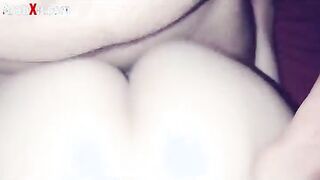 البنت عالسرير مفلقسه طيزها وبتشوف الزوبر الكبير وهو بيدخل في كسها براحه اوي وبيط سكس مصري لع ومتطكيفه منه ومن حنيته مش عيزاه يوقف