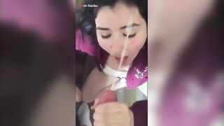 البنت بتلعب في زوبر حبيبها وهي تحته عالارض قاعده وتدعكه في يديها سكس مصري  اوي وهومش بيمسك نفسه وبيفضيهم علي وشها
