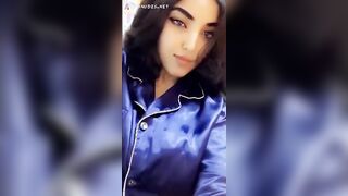 بنت اللبوه في البيت المهجور مع احمد الخول بتتناك منه في طيزها وهو زانقها عالاحيط و سكس مصري موقفها ومنزلها البنطلون وميله طيزها ليه