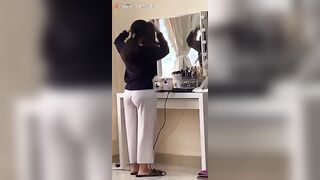 بنت اللبوه في البيت المهجور مع احمد الخول بتتناك منه في طيزها وهو زانقها عالاحيط و سكس مصري موقفها ومنزلها البنطلون وميله طيزها ليه